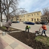 В Белгороде продолжают убирать улицы после зимы