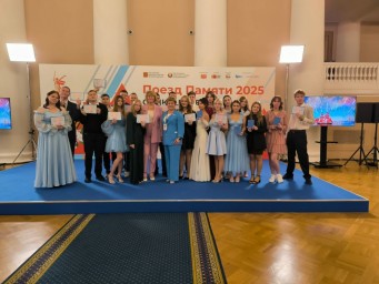 Ирина Потехина приняла участие в церемонии чествования лучших выпускников Петербурга и Мариуполя