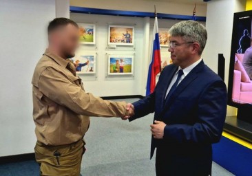 В Бурятии наградили участников СВО, спасших пенсионерку в Курской области