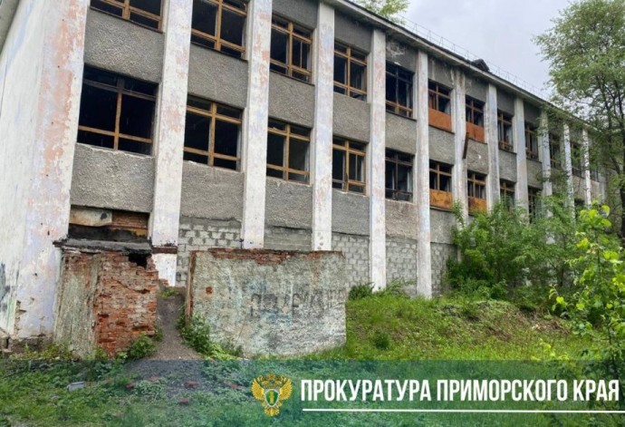 В Приморье очередной ребенок едва не пострадал от игр в заброшенном здании
