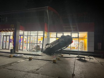 В Башкирии пьяная автоледи протаранила магазин