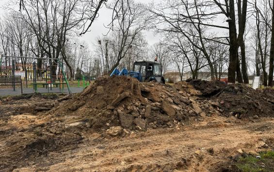 В поселке Тим в Курской области устанавливают новый детский комплекс за пять миллионов рублей В поселке Тим в Курской области устанавливают новый детский комплекс за пять миллионов рублей