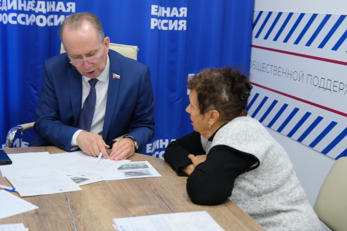Председатель Городской Думы Игорь Седов провел личный прием граждан Председатель Городской Думы Игорь Седов провел личный прием граждан