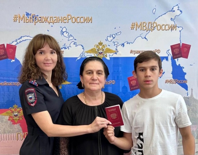 Полицейские Магнитогорска помогли подростку быстро получить заграничный паспорт