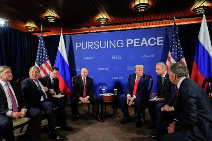 На Аляске начались переговоры Путина и Трампа
