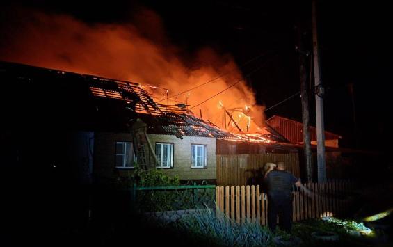В результате атаки БПЛА в городе Льгов произошло возгорание жилого дома