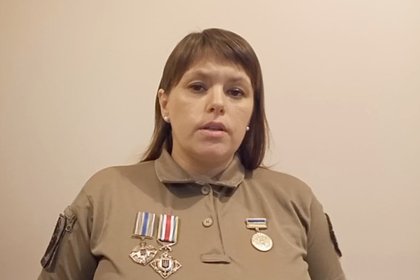 Украинская военнослужащая решила вернуть Зеленскому награды в знак протеста