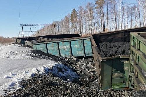 К ликвидации последствий аварии на железной дороге в Приамурье привлекли сотни специалистов