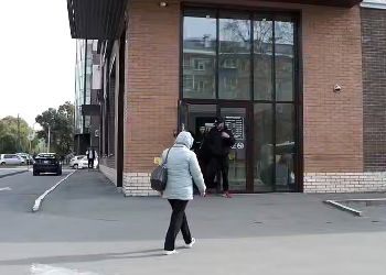 Магазины Благовещенска оборудуют пандусами и кнопками спецвызова