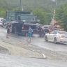 Раскидал по дороге автохлам: Грузовик протаранил около 10 автомобилей во Владивостоке