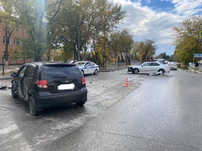 В Астрахани в тройном ДТП пострадал ребёнок В Астрахани в тройном ДТП пострадал ребёнок