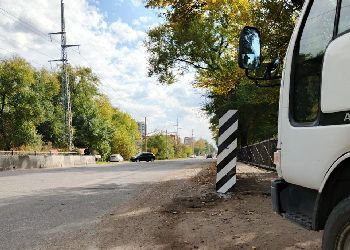 В Благовещенске на мосту через реку Бурхановка установили световозвращающие элементы