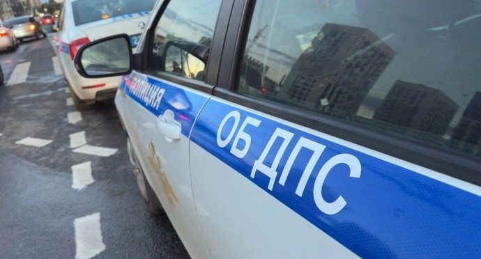 Под Пензой иномарка влетела в забор, есть пострадавший