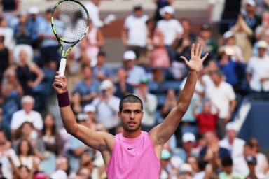 Алькарас вышел в полуфинал US Open, обыграв Легечку