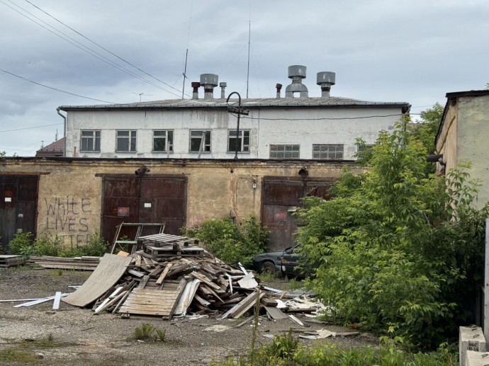 В Кирове демонтируют гараж и склад Первомайского районного суда
