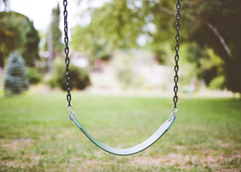 В Приамурье выплатят 150 тысяч за происшествие на детской площадке