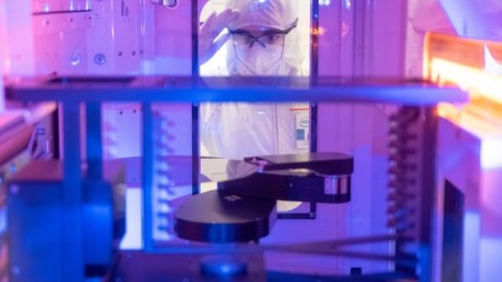В следующем месяце Intel сократит до 20% сотрудников, занятых в производстве процессоров