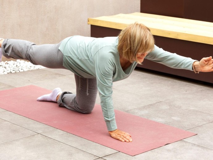 Активные движения стоя повышают выносливость спины — тренер Брэдди Активные движения стоя повышают выносливость спины — тренер Брэдди