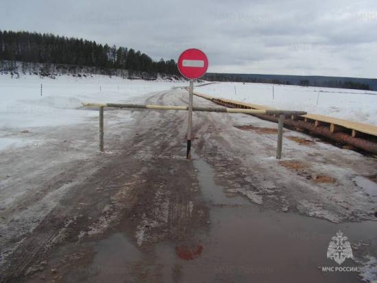 Ледовые переправы закрывают в Иркутской области из-за резкого потепления
