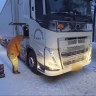 В Приангарье автоинспекторы помогли дальнобойщику в сложной ситуации