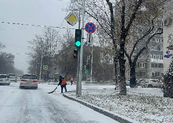 Коммунальщики приводят в порядок улицы Благовещенска