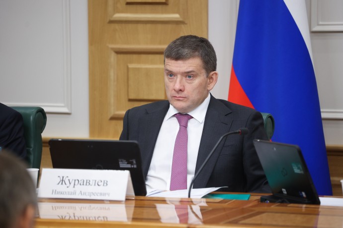 В СФ предлагают ограничить использование банковских карт подростками