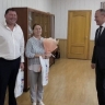 Партийцы Зубово-Полянского местного отделения «Единой России» вручили памятные подарки семье участника СВО
