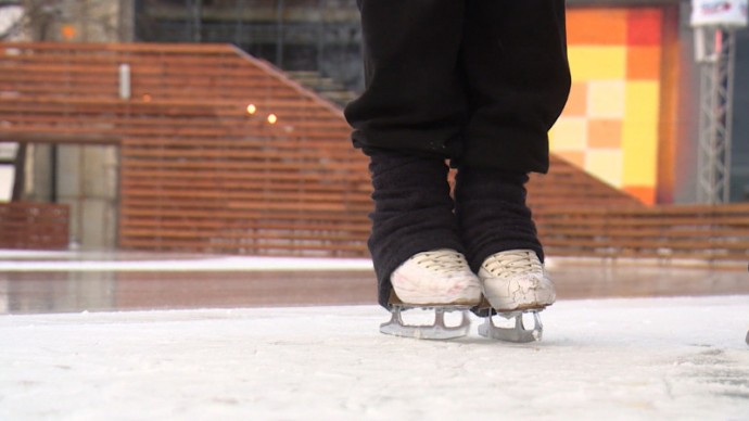 Врач назвал самые частые травмы у любителей коньков и лыж
