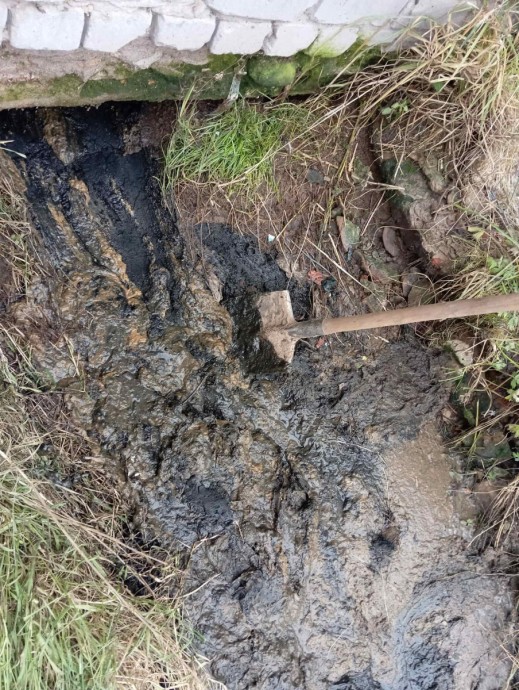 Жители Даровского семь лет гребут лопатами говно Жители Даровского семь лет гребут лопатами говно