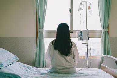 Женщина едва пережила роды и рассказала о встрече с покойным отцом в другой реальности