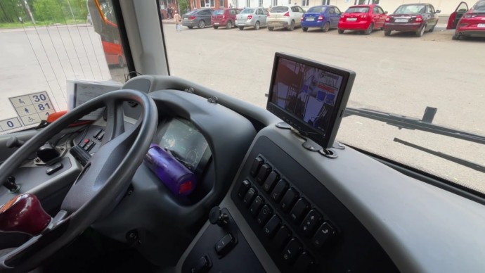 В кировских автобусах и троллейбусах называть остановки будут нейросети