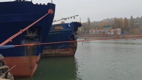 В Ростове-на-Дону танкер с подсолнечным маслом столкнулся с сухогрузом