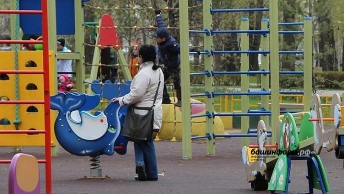 В Уфе на игровой площадке дети получили серьезные травмы