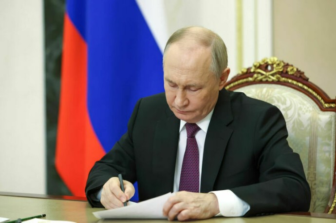 Президент РФ установил звание заслуженного работника судостроения