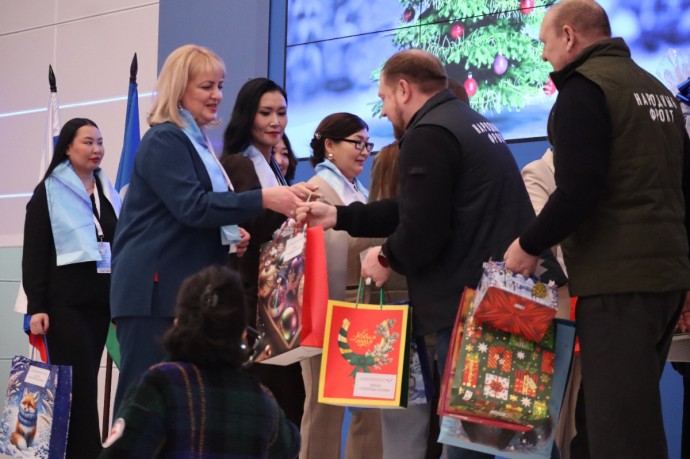 Участники конкурса «Учитель года» передали новогодние подарки для детей из семей участников СВО Участники конкурса «Учитель года» передали новогодние подарки для детей из семей участников СВО