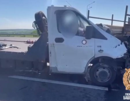В Башкирии водитель «Газели» погиб в ДТП со стоящим автомобилем