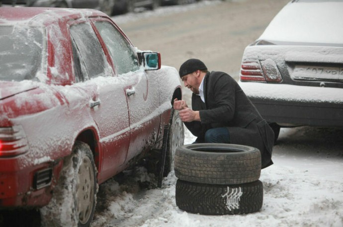 Депутат напомнил водителям о штрафах за «лысую» резину зимой Депутат напомнил водителям о штрафах за «лысую» резину зимой