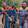 На Сахалине туристку с травмой ноги пять километров несли с горы на носилках