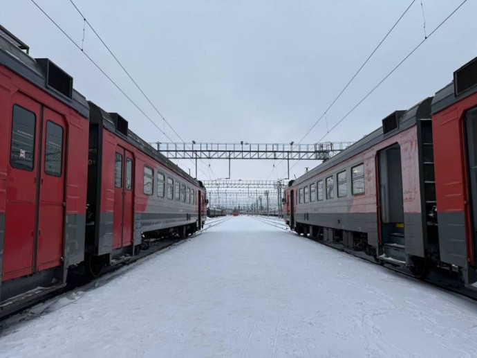 Более 10 поездов задерживаются на границе Прикамья и Свердловской области