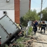 Грузовик протаранил дом в российском городе