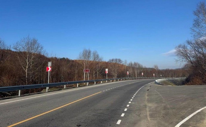Более 8 км ограждений и 5,5 км тротуаров обустроят на автодорогах Сахалина благодаря нацпроекту