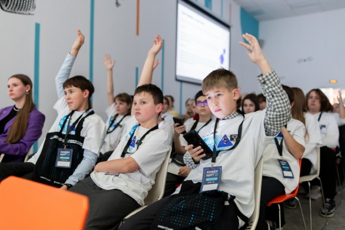 В Санкт-Петербурге стартовал образовательный проект «КиберЩит» по цифровой безопасности для школьников В Санкт-Петербурге стартовал образовательный проект «КиберЩит» по цифровой безопасности для школьников