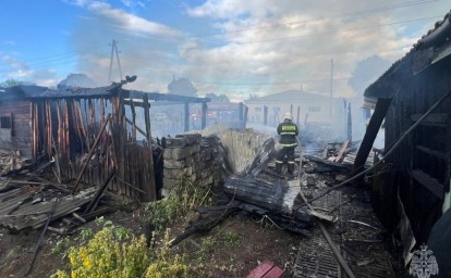 Более семи часов пожарные тушили жилой дом в селе Восход