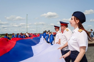 В честь Дня России офицеры Следственного комитета приняли участие в патриотических мероприятиях по всей стране