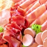 В колбасе из "Светофора" нашли мясной клей — опасный ингредиент может вызвать рак
