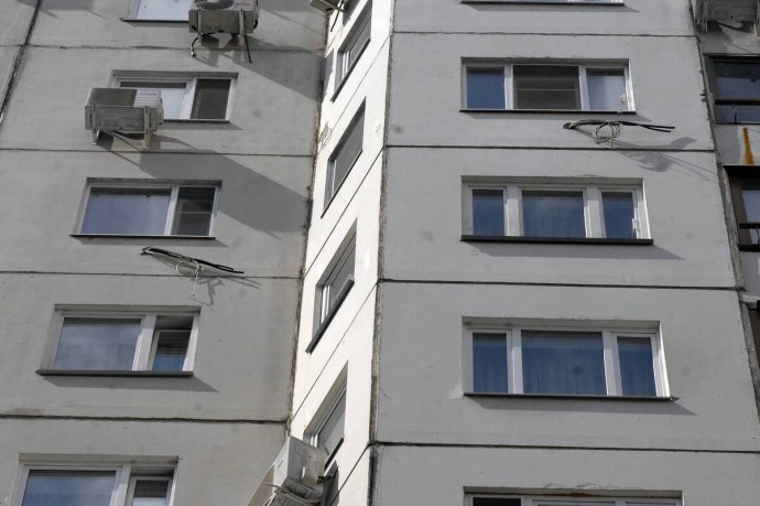 Обломки БПЛА повредили многоквартирные дома в Новороссийске Обломки БПЛА повредили многоквартирные дома в Новороссийске