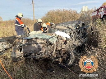 В Башкирии погиб водитель китайской иномарки, влетев во встречный грузовик