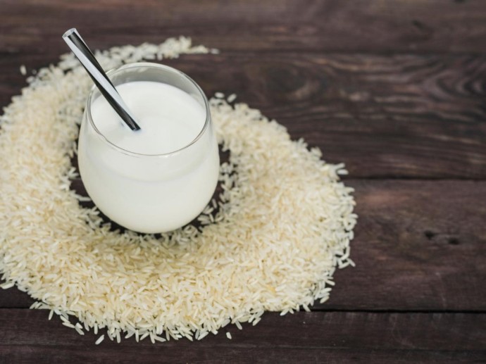 Сухой рис впитывает лишнюю влагу в горшках зимой — Actualno