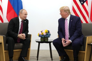В СФ назвали позитивным сигналом постоянные контакты Путина и Трампа
