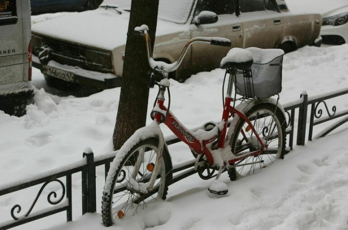 Синоптик рассказал, когда утихнет аномальный снегопад в Москве